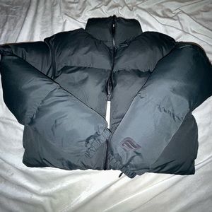 BLACK FABLETICS EXTRA PUFF CROPED WINTER PUFFER JACKET